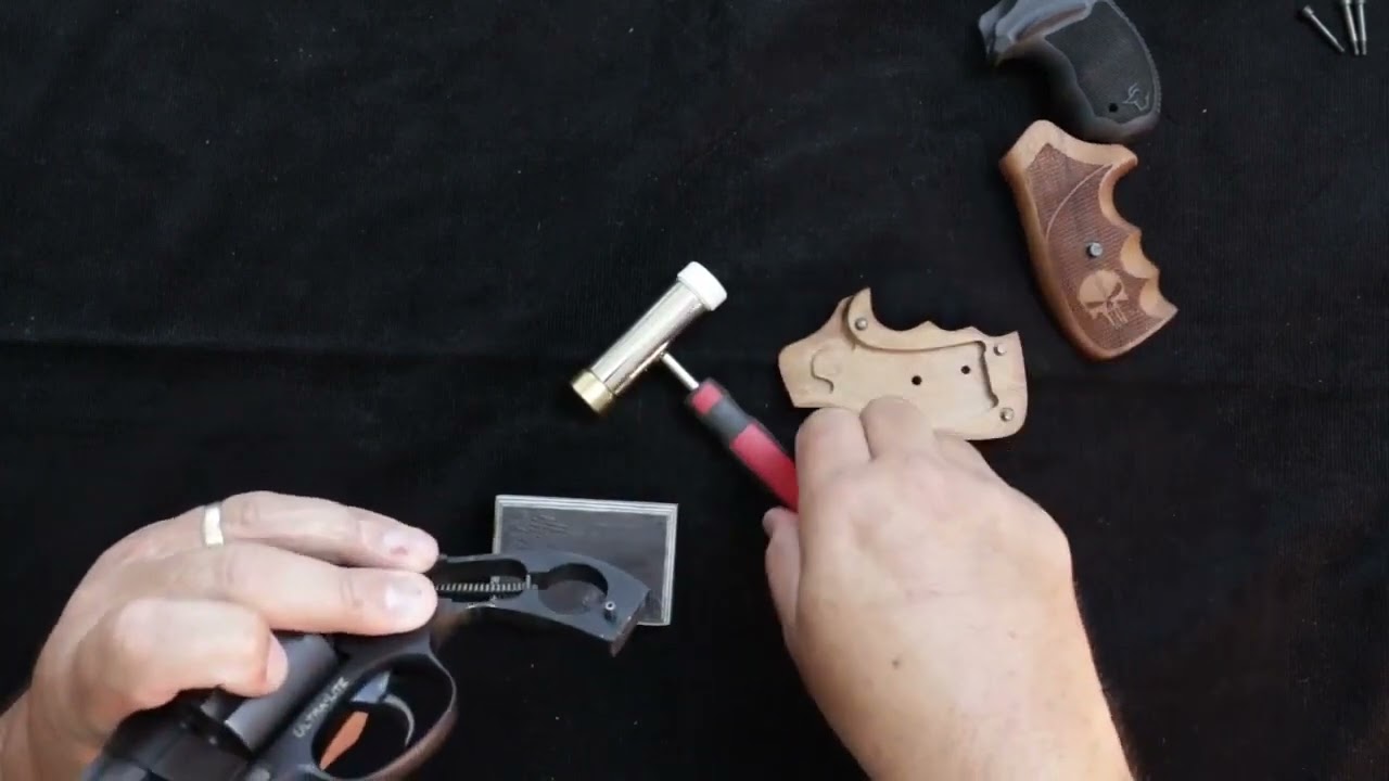MBT wooden grip for Small-Frame Taurus revolvers, compatible whit all smal frames