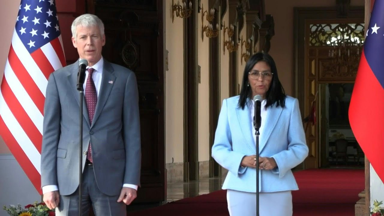 Visita de secretário de Trump à Venezuela antecipa fim de embargo petrolífero | AFP