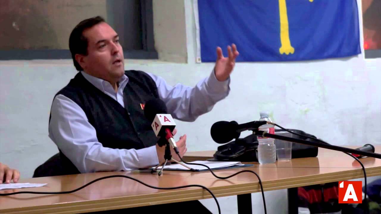 Charra d'Alejandro Cao de Benós nel Centru Social La Llume (Xixón)