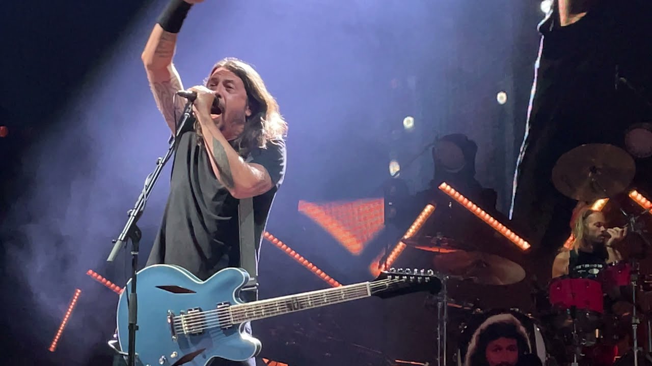 FOO FIGHTERS - The Pretender live in Saint Louis, MO