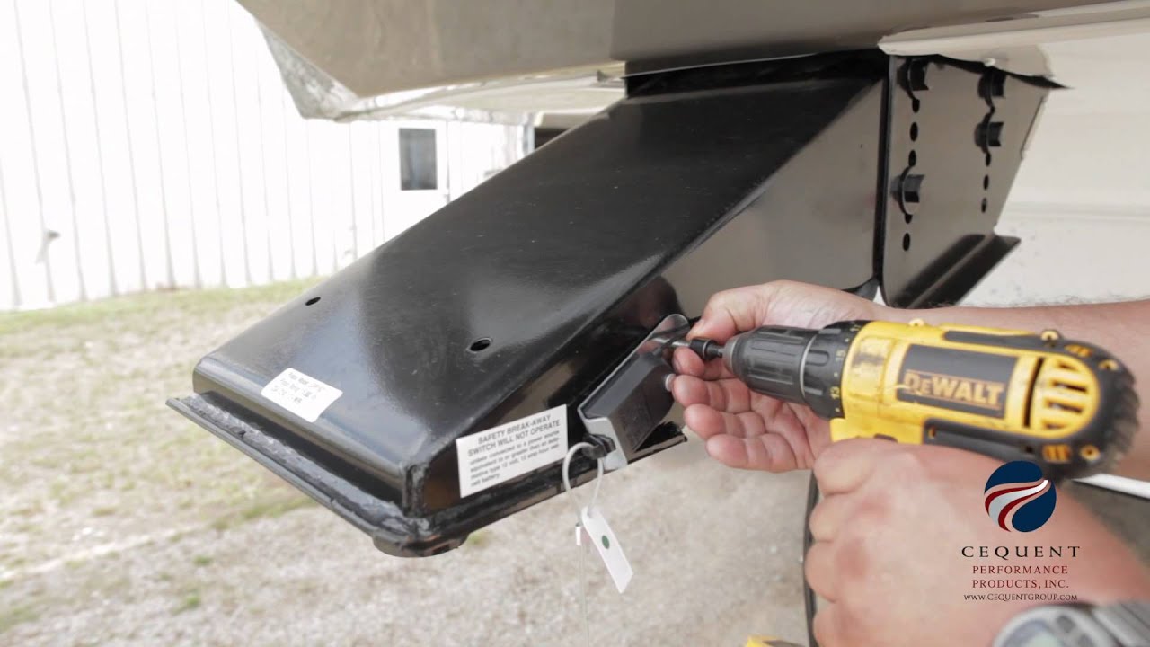 Installing a Reese® Goose Box™ 94622