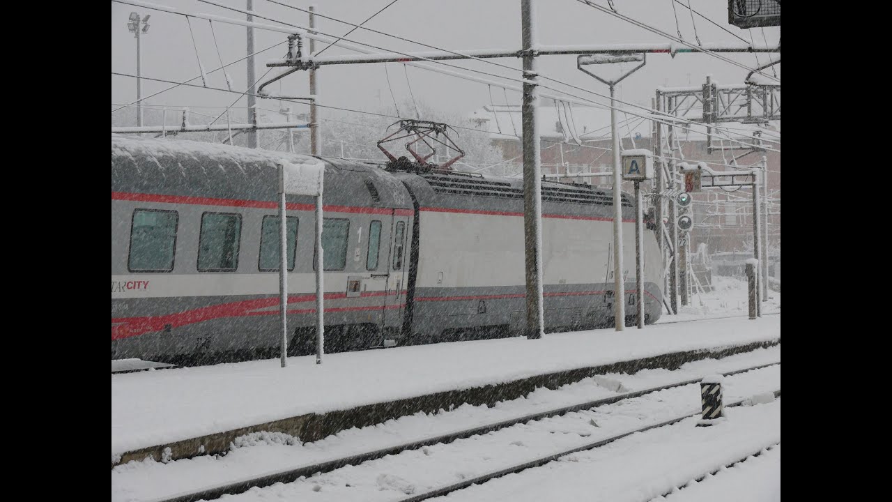 Treni sotto la neve;atmosfera incredibile,la passione x i treni e x fare video viene appagata