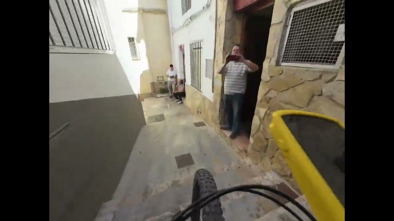 Descenso final &eacute;pico en Pedralba! MTB Urbano en la marcha de Mesesport Valencia 2025
