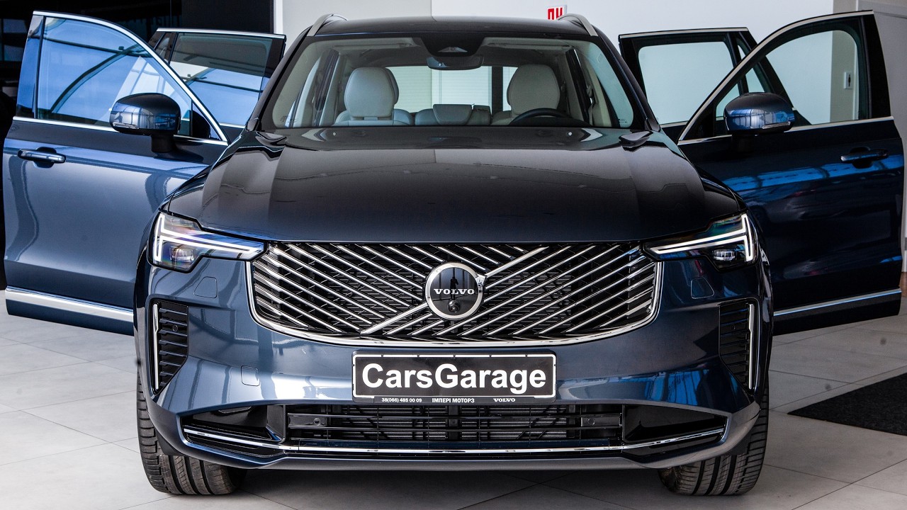 2025 Blue Volvo XC90 B5 AWD Plus Bright - Luxury SUV in Detail