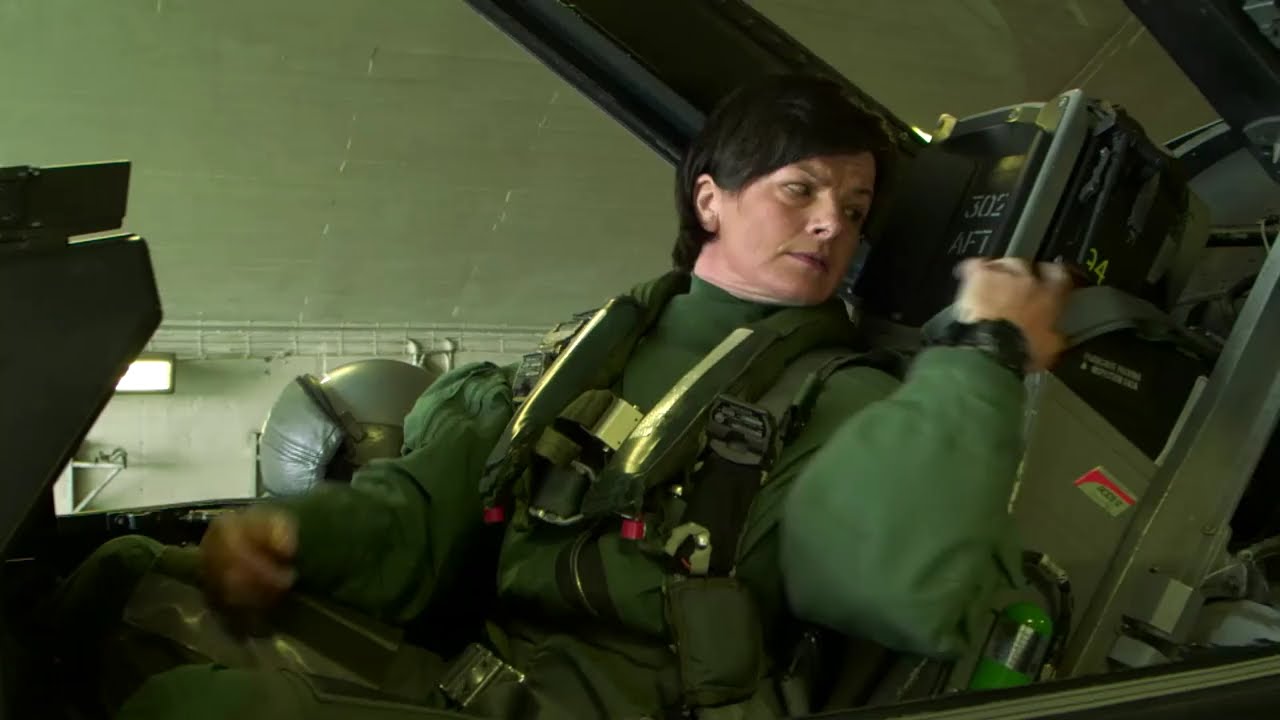 Norway's Only Female F-16 Pilot Maj. Marianne Mjelde Knutsen (Norges eneste kvinnelige jagerpilot)