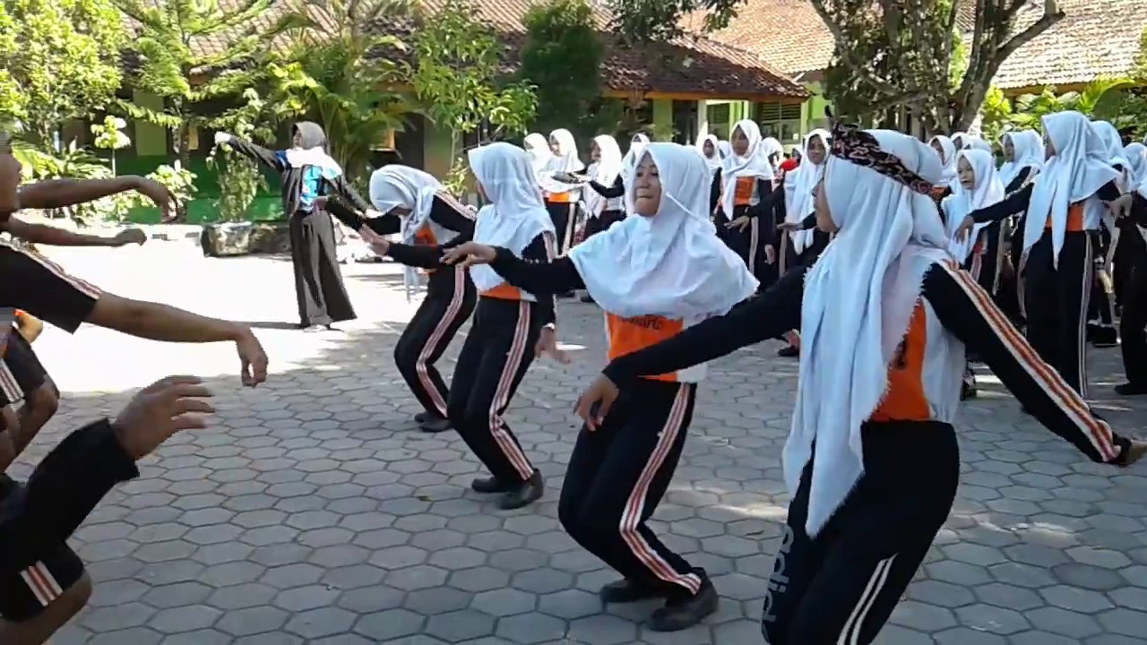 Gerak dan Lagu Nusantara Aubade SMPN 2 Girimarto