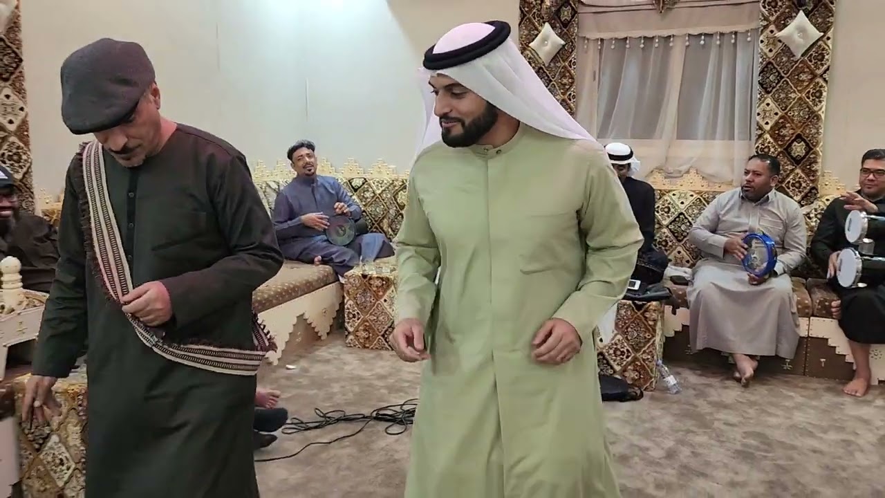 الفنان عبدالله باسنبل قال بن ماضي حسن ليش ياقلبي تون من سمرنا الليله بمنزلنا بالرياض🦜🌴💚❤️🤍