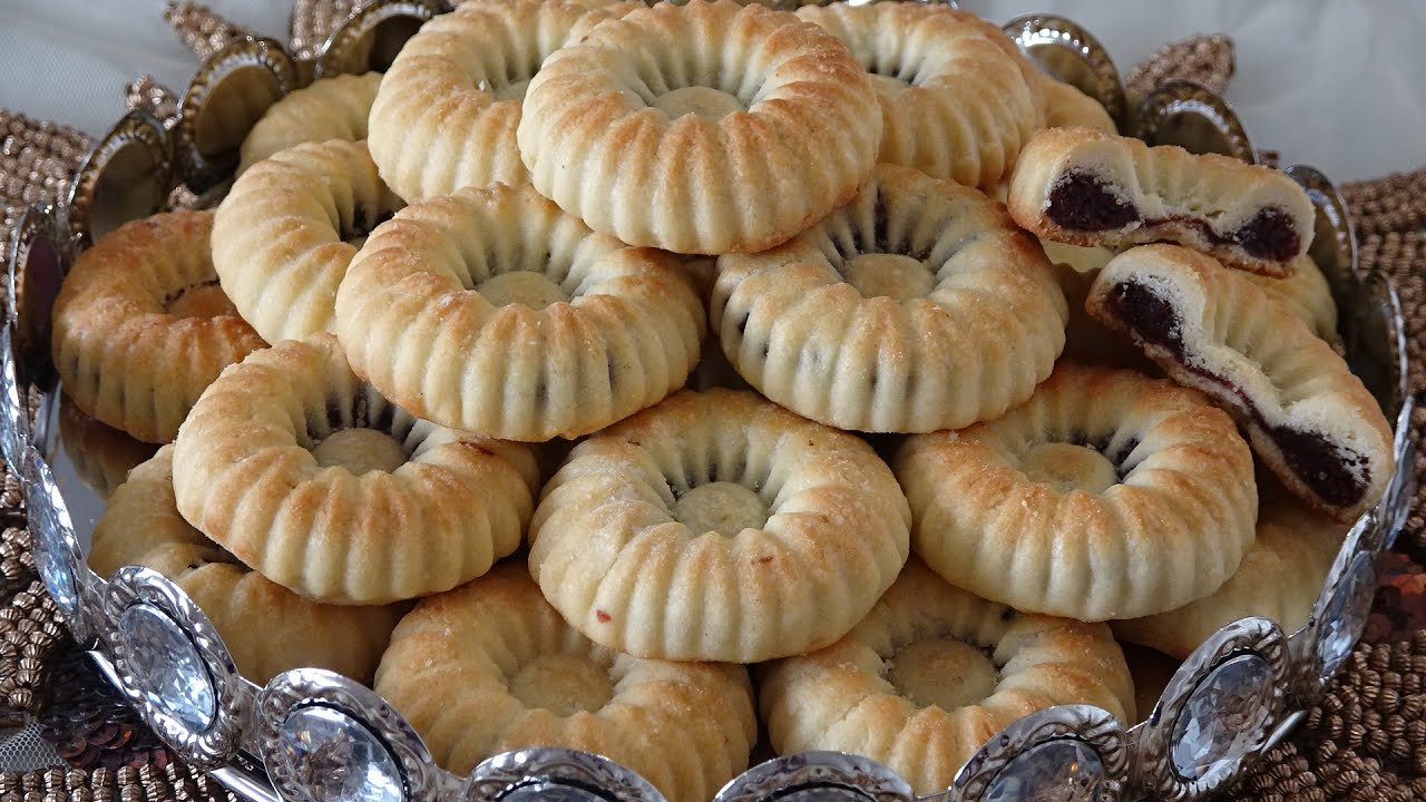 المعمول السريع بالطحين والزبدة والحليب المحلى المكثف يذوب بالفم ولا اطيب🤩😋.