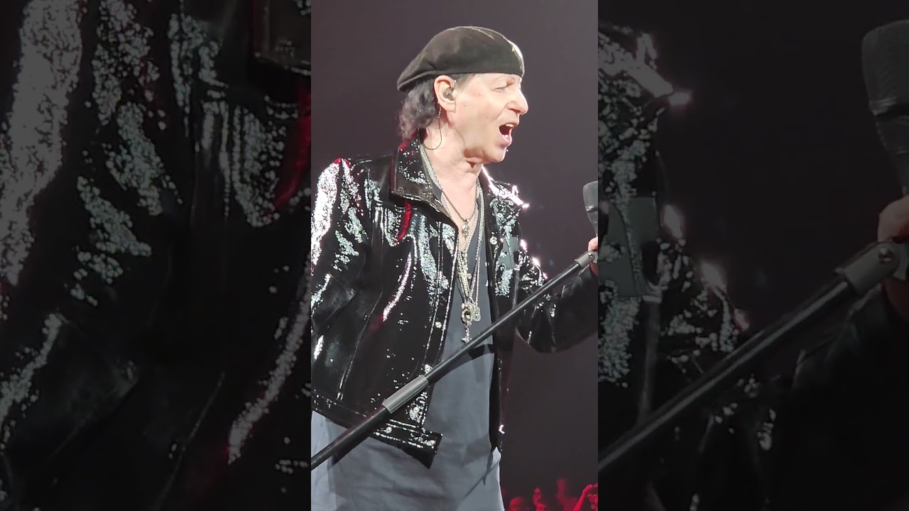 Klaus Meine looks and sounds amazing (the audience, not so much, lol). #Scorpions