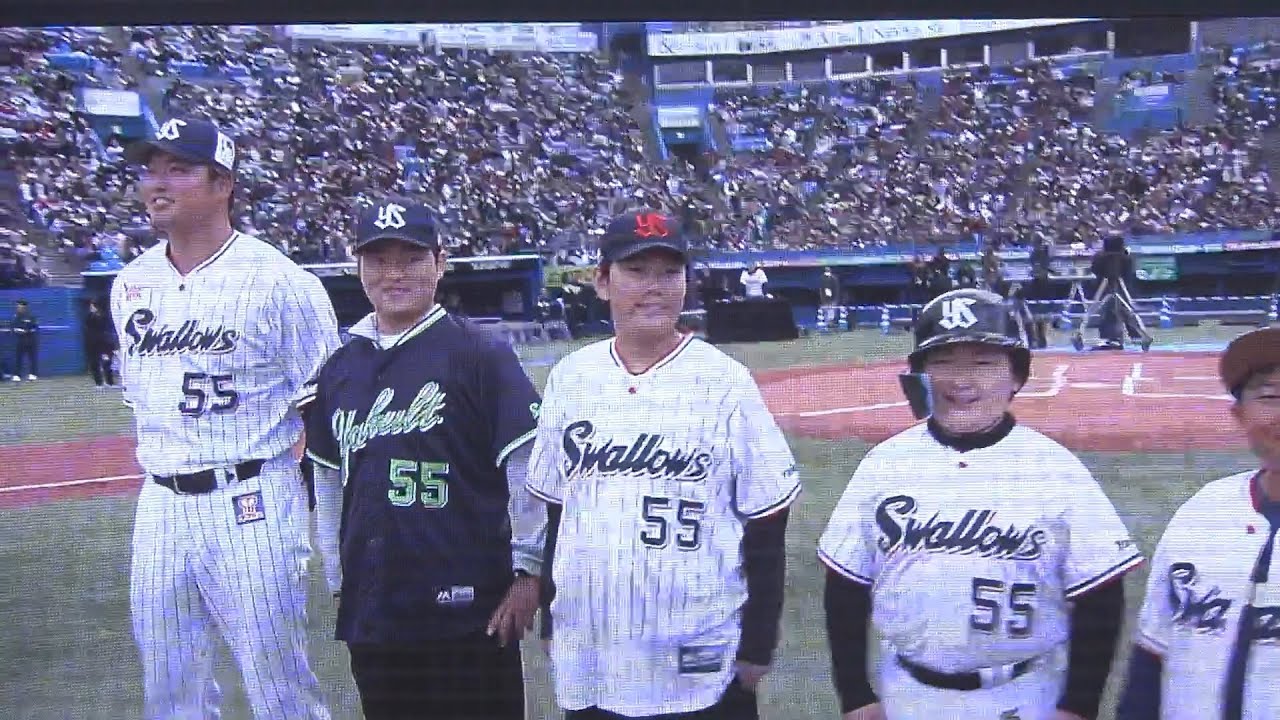ヤクルト・村上宗隆のそっくりさんが集結　ファン感謝祭で本人公認「光栄です。記念撮影したい」　ヤクルトファン感謝祭2023 神宮球場