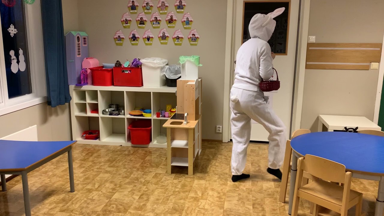 Påskeharen på besøk i barnehagen 2021