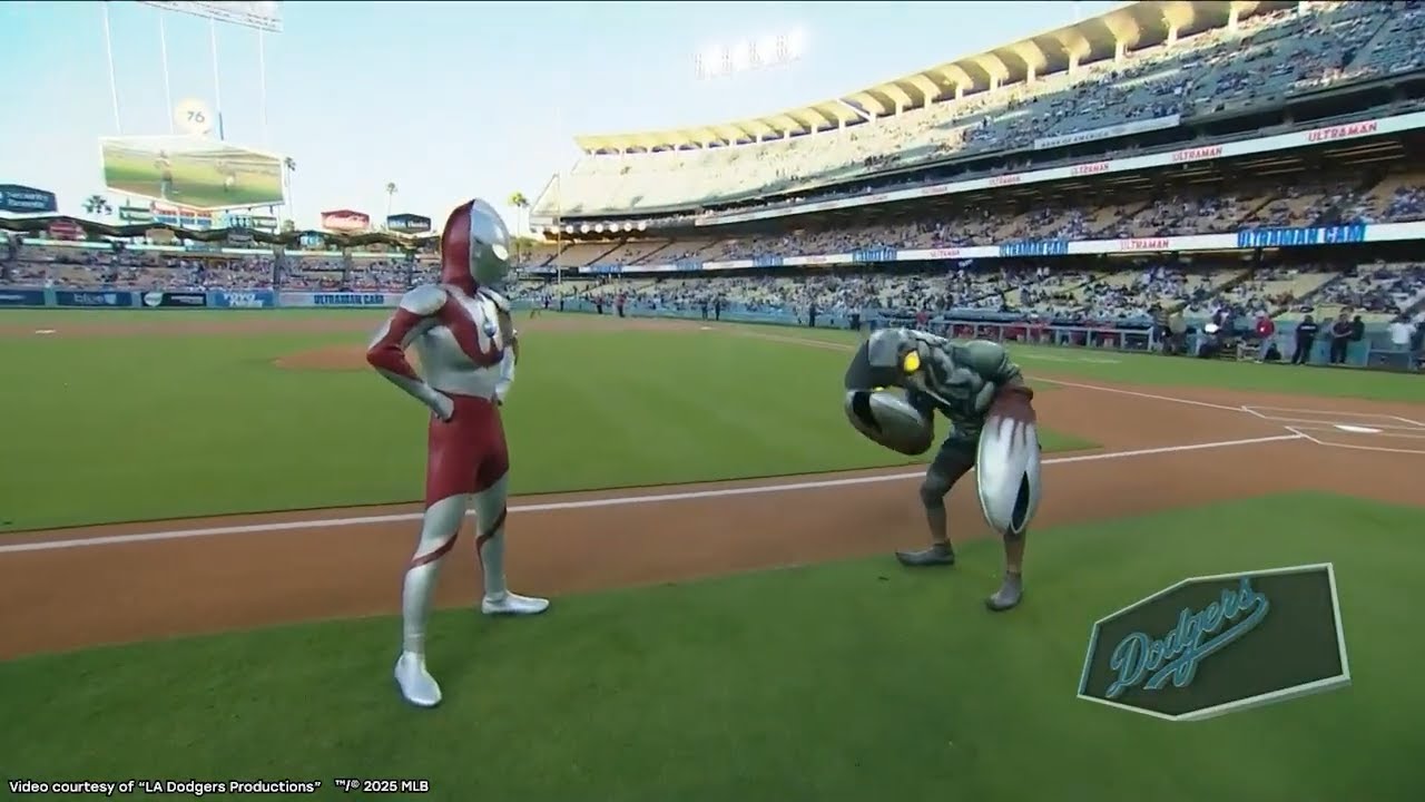 Full Version: Ultraman saves first pitch at Dodger Stadium!