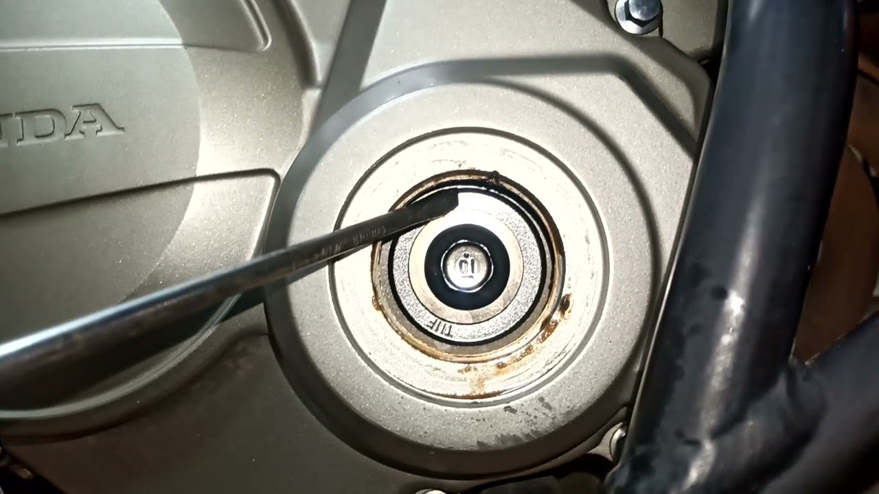 Honda CBF600S           Особенности регулировки тепловых зазоров клапанов.