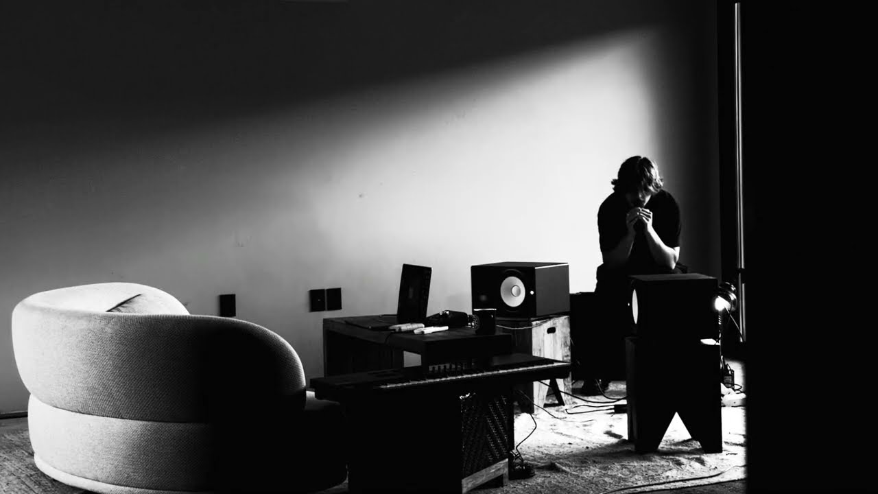 Hauschildt – OLD HACKS (Official Video)