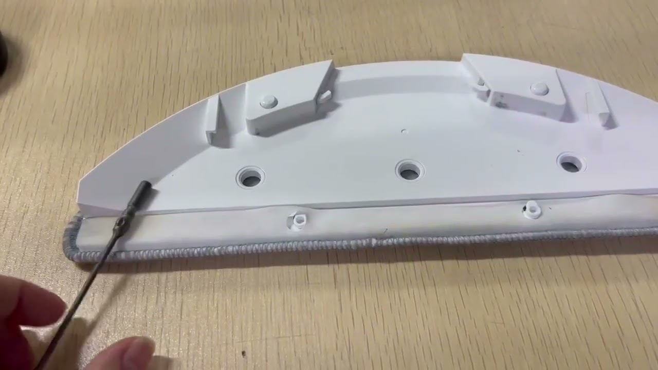Check if the robot mop board is magnetic