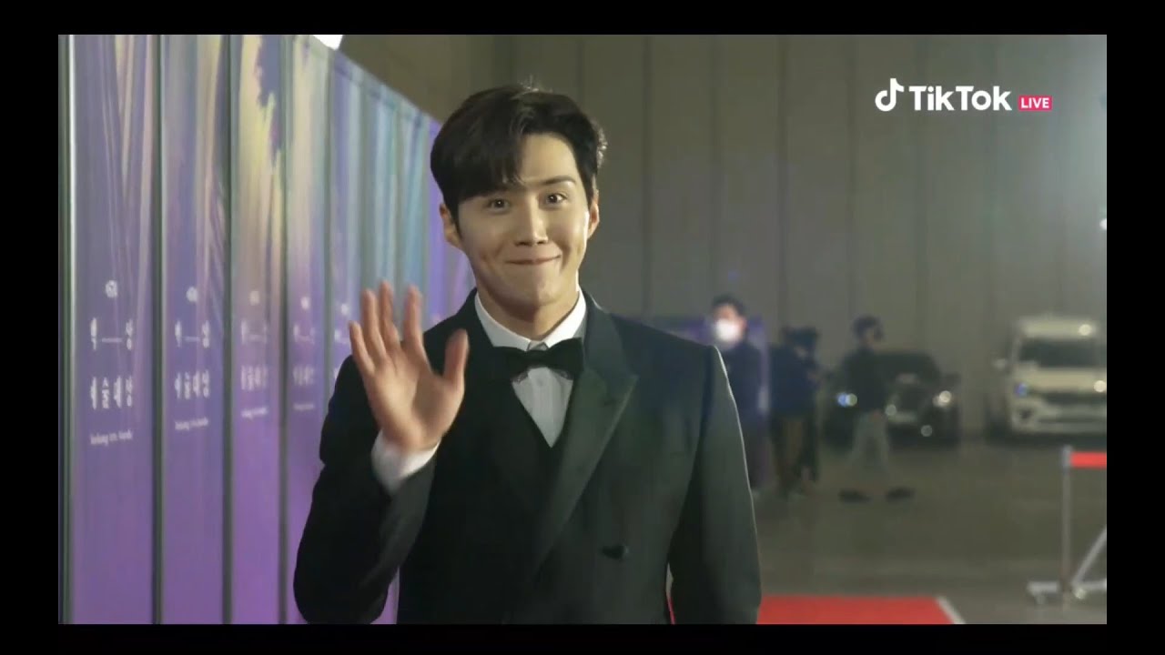 (ENG SUB) Kim Seon Ho at 57th Baeksang Arts Awards | 백상예술대상 제57회 김선호 210513