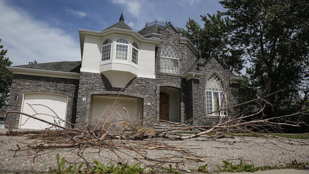Abandoned homes a reminder of 2013 flood as High River rebuilds