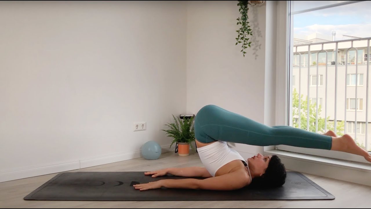 Cómo hacer el ejercicio Roll-Over (rodar sobre) | Básicos de Pilates - #PilatesconGabyAlzolar