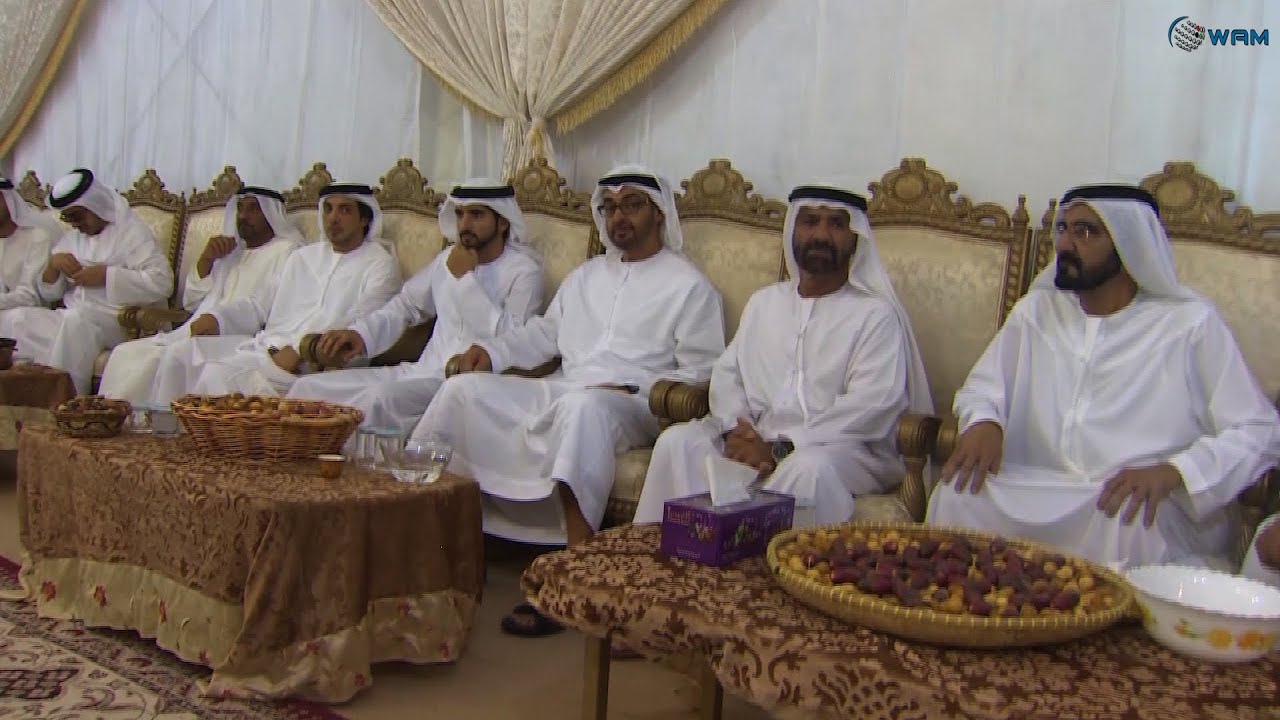 محمد بن راشد ومحمد بن زايد يقدمان واجب العزاء في الشهيد عبد العزيز سرحان الكعبي.