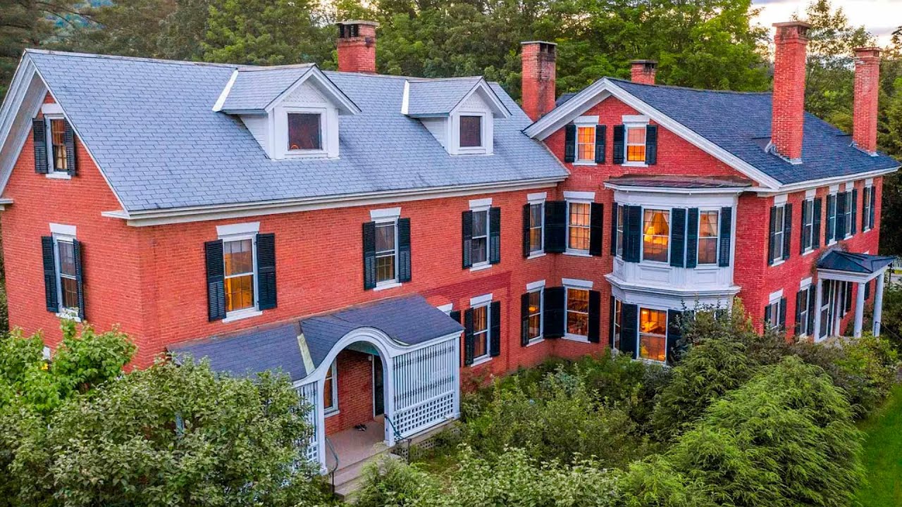 Inside two luxury mansions in Vermont for $ 4,500,000 and $ 5,200,000. House tour.