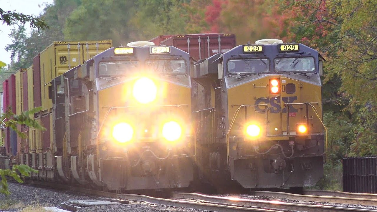 CSX Train Passes CSX Train! Big CSX Train At Night! 2 Mile Long CSX Train Crosses Over Track 2 to 1!