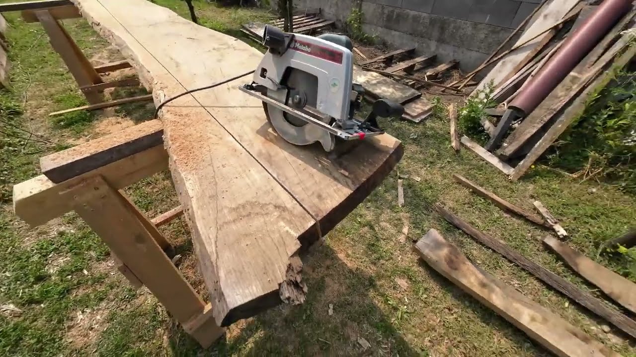 Der faszinierende Weg vom Stamm zum Wildeiche-Tisch