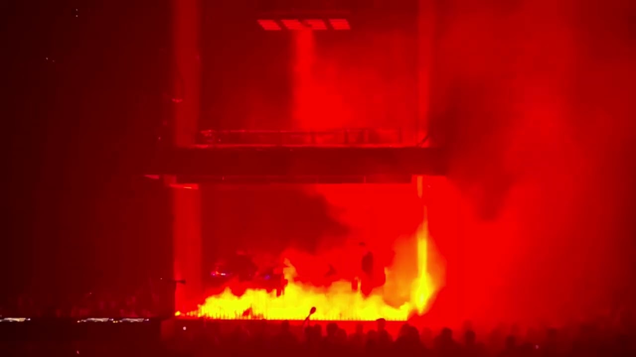 She’s Gone Away & Closer (Live Remix) - Nine Inch Nails with Boys Noize