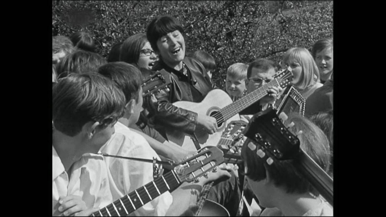 Aviva Semadar אביבה סמדר - Tiyul Leili טיול לילי (live, 1966) (Cholot Midbar חולות מדבר) Israel 1964