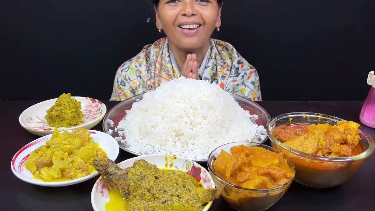 BIGBITES, EATING RICE WITH KATLA MACHER JHOL, SORSHE VOLA, CHALKUMRO POSTO, GATHI CHINGRI।।