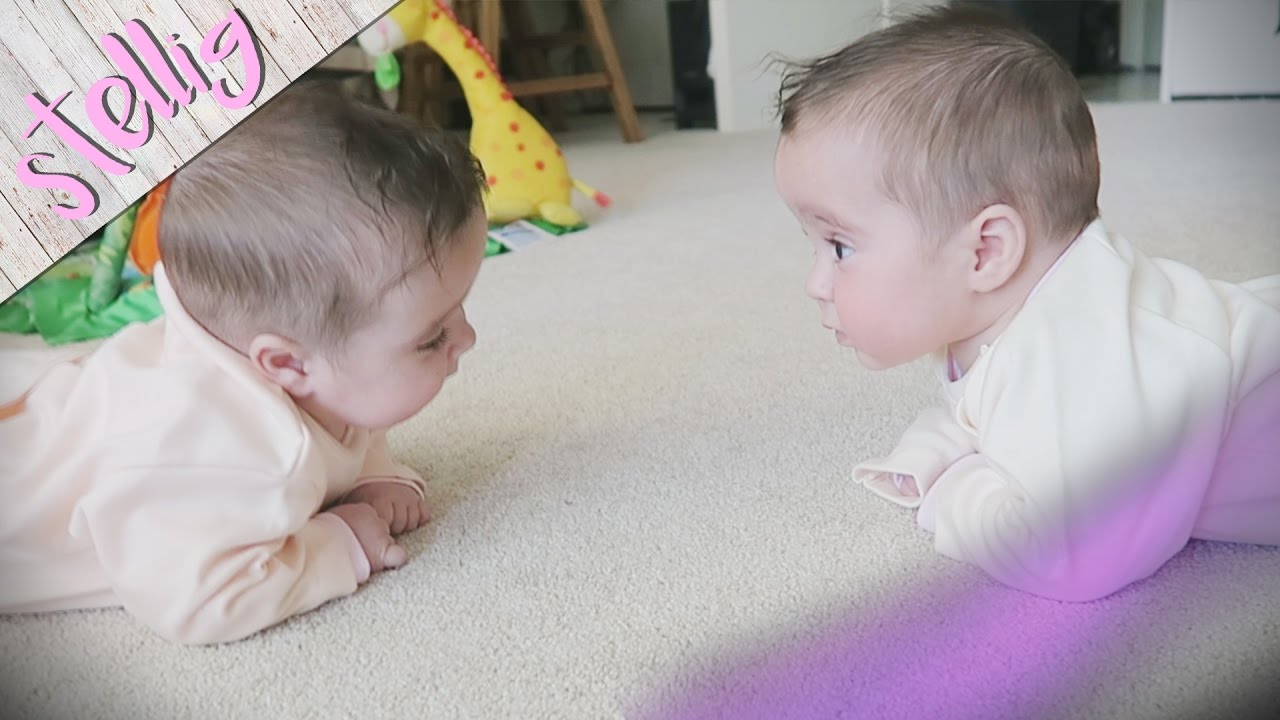 BABY'S PRATEN MET ELKAAR - BABY VLOG #150
