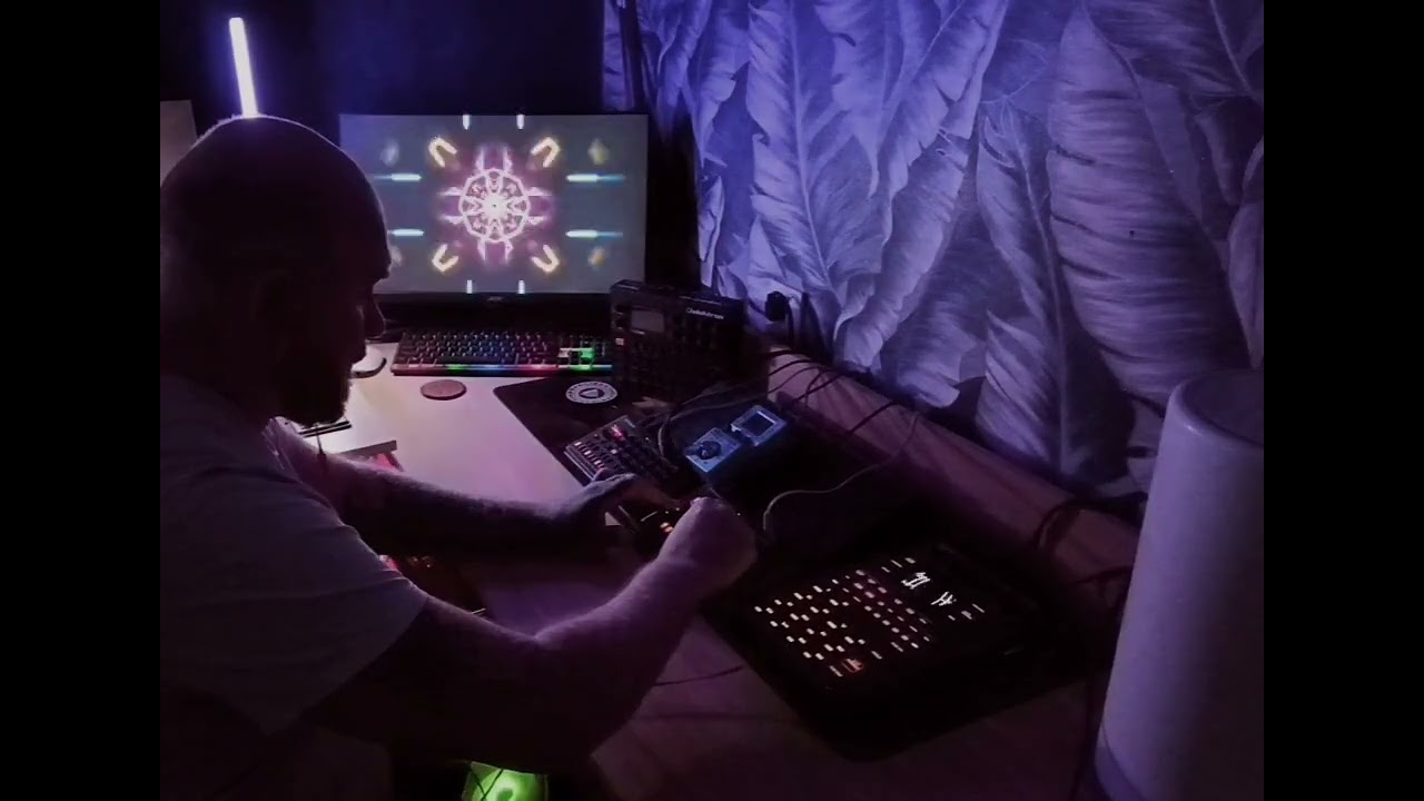 Techno by Shron Sound with Roland s1 and Roland t8 