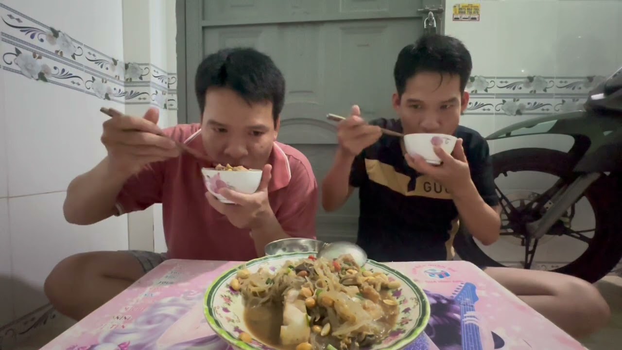 Cá rô biển chưng tương hột bún tàu mời cả nhà