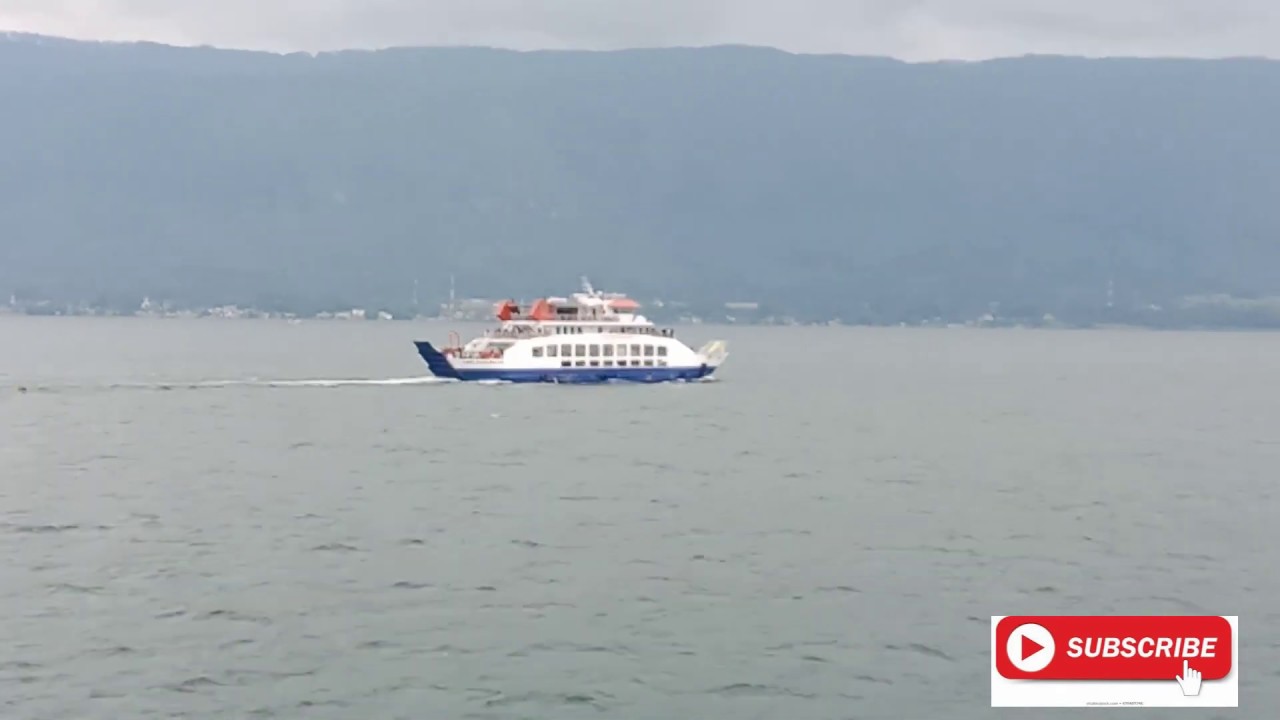 SERU...!! KMP PORA PORA ADU KLAKSON DENGAN KMP IHAN BATAK - SAAT BERPAPASAN DI DANAU TOBA