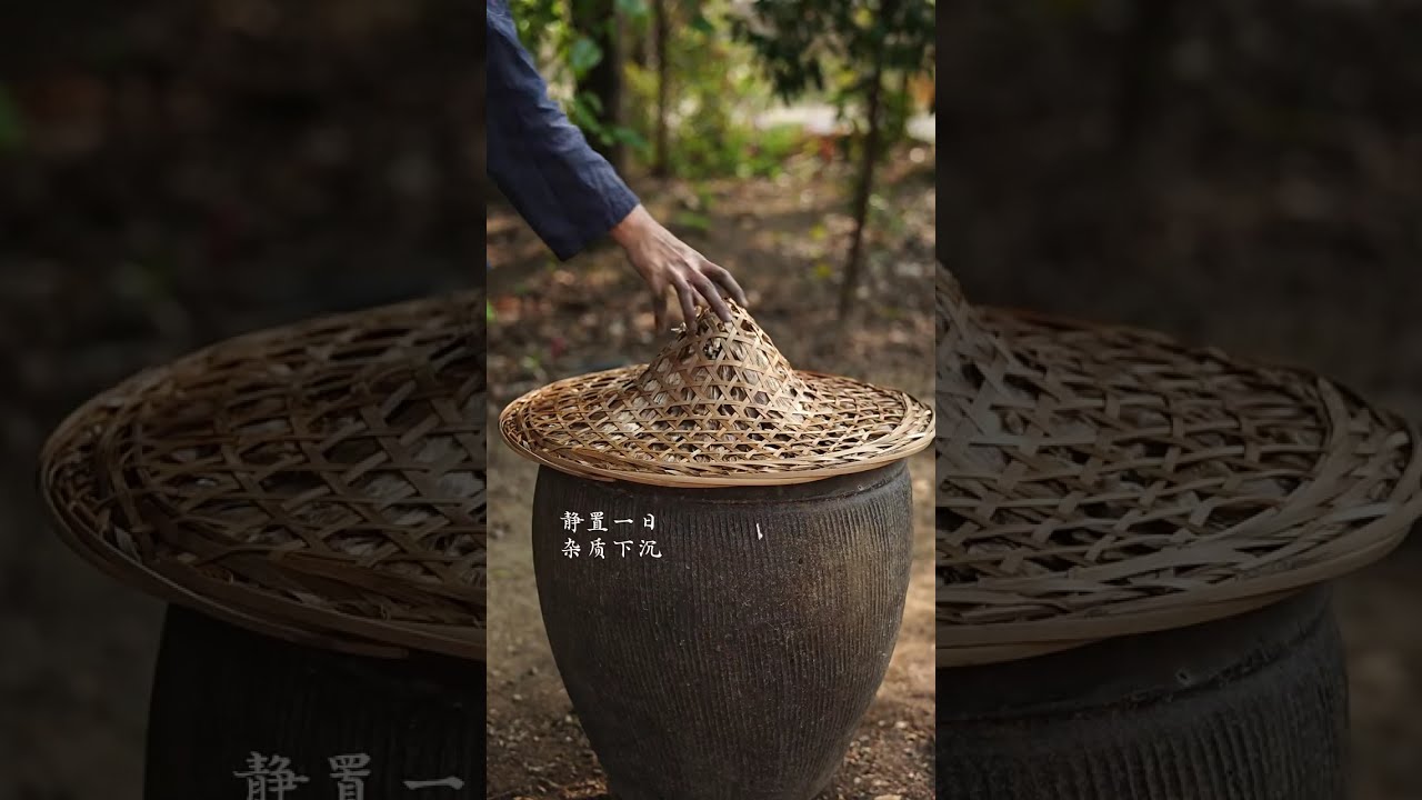Carved lacquer, also known as Tihong, is used to create a fiery running horse 🇨🇳⛩️