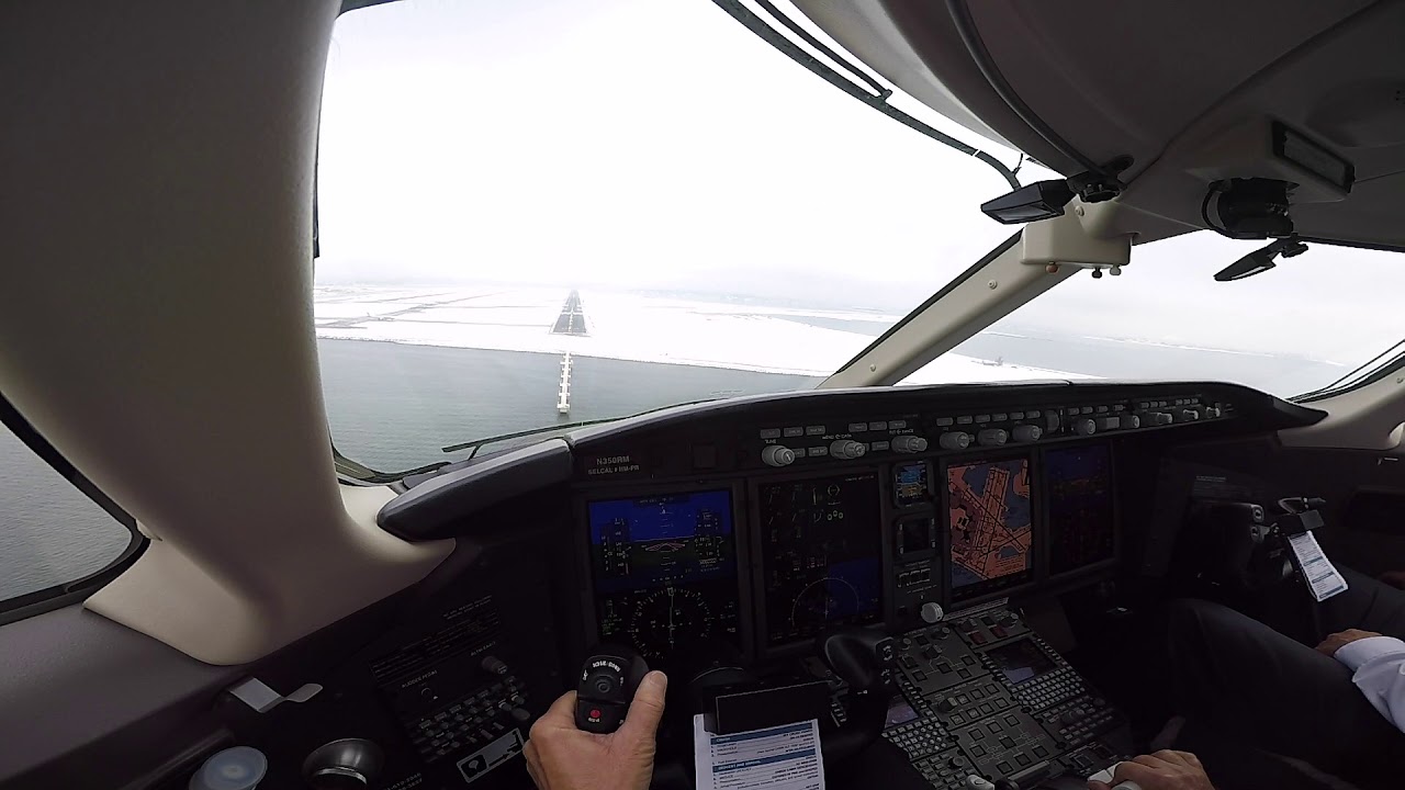 Challenger 350 ILS Approach and Landing  Runway 4R Boston Logan Airport (LPS)