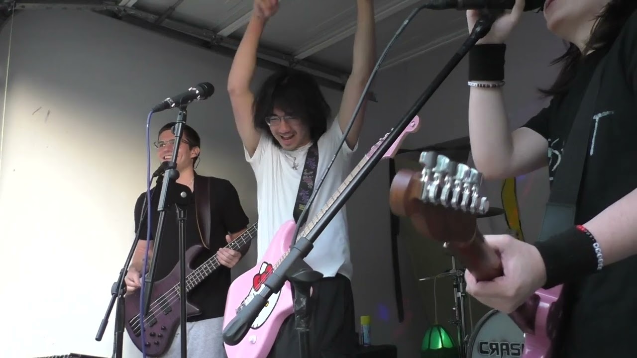 mesh - UR Moms House - Newark, DE - 5/9/2025