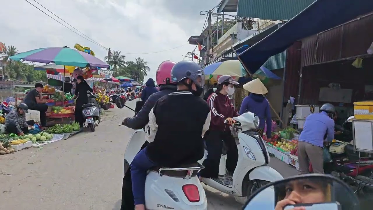 Chợ trưa 30 tết. Tết rồi về nghỉ ngơi thôi.