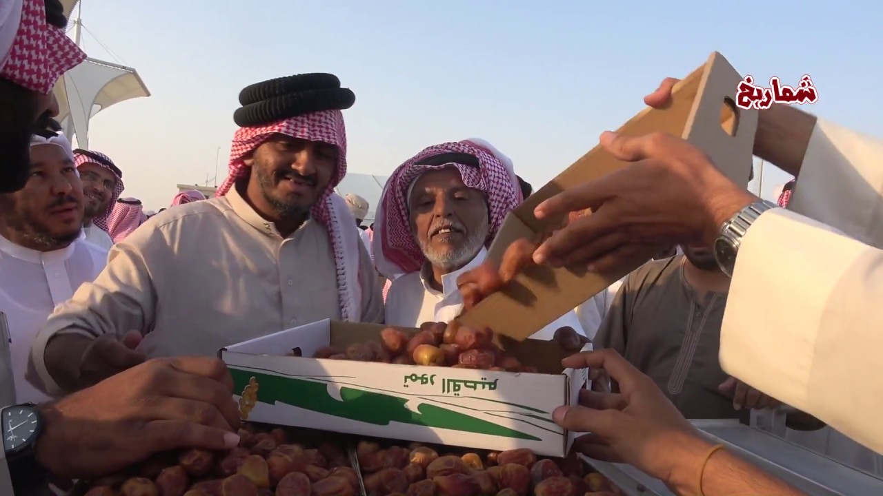 محمد الغشام دلال ينثر البهجة والمرح في مهرجان عنيزة للتمور 39