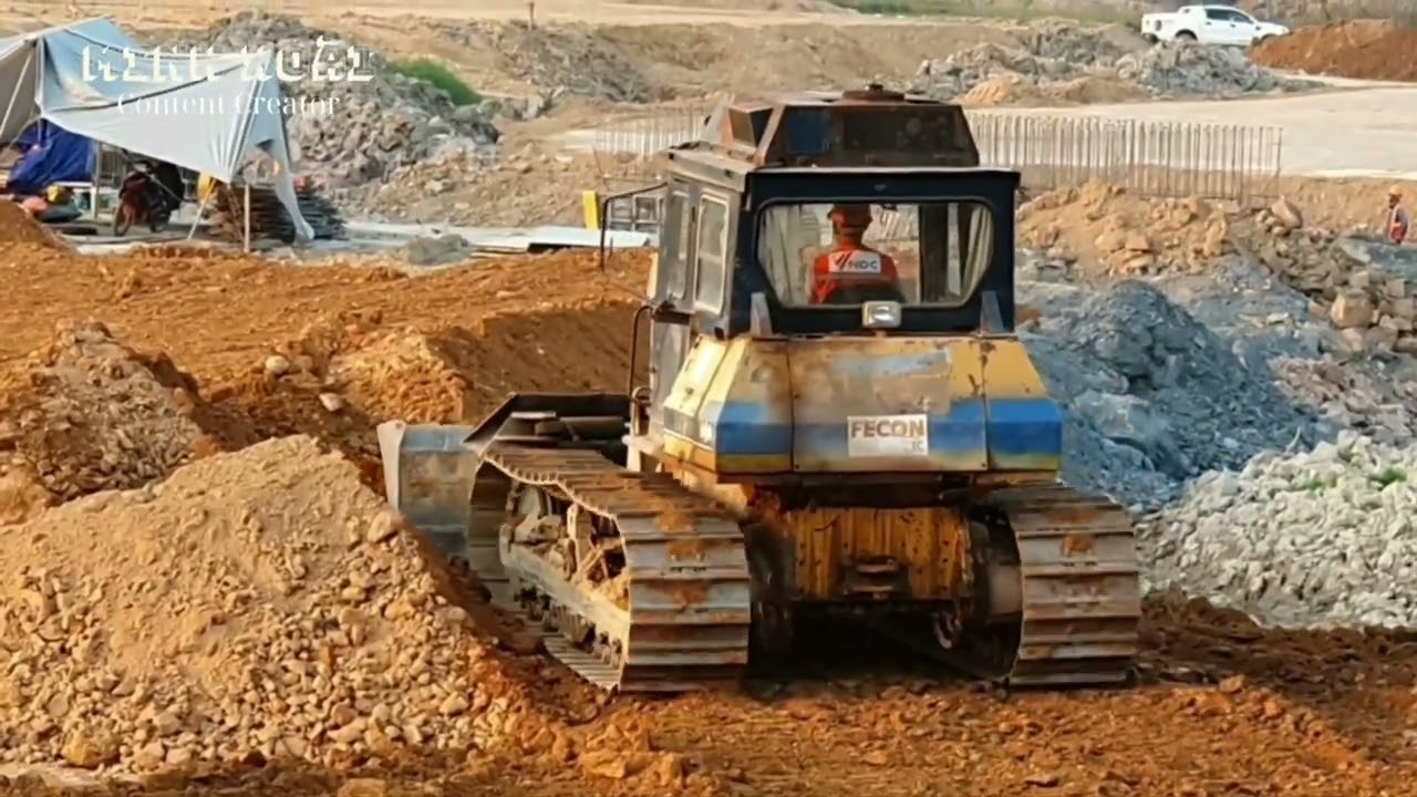 Máy Ủi KOMATSU D41P tại Công Trường NT2603. #minhxoai19 