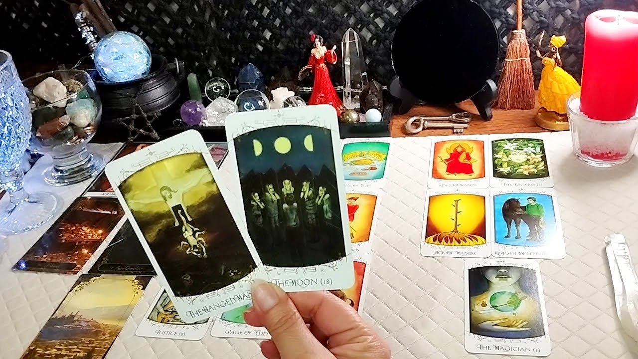 TEM UM CIÚMES POSSESSIVO POR VOCÊ E ESTÁ VINDO RÁPIDO.🔥🔥🔥 #cartomante #tarologo #oraculista #tarot 