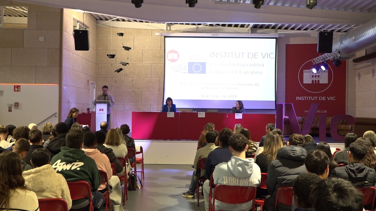 Una seixantena d'alumnes reben l'acreditació d'Ambaixadors Júnior del Parlament Europeu