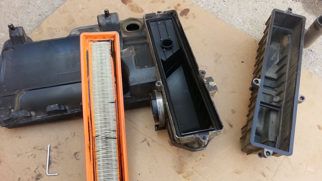 Remplacement filtre a air Renault Dacia 1.2L .