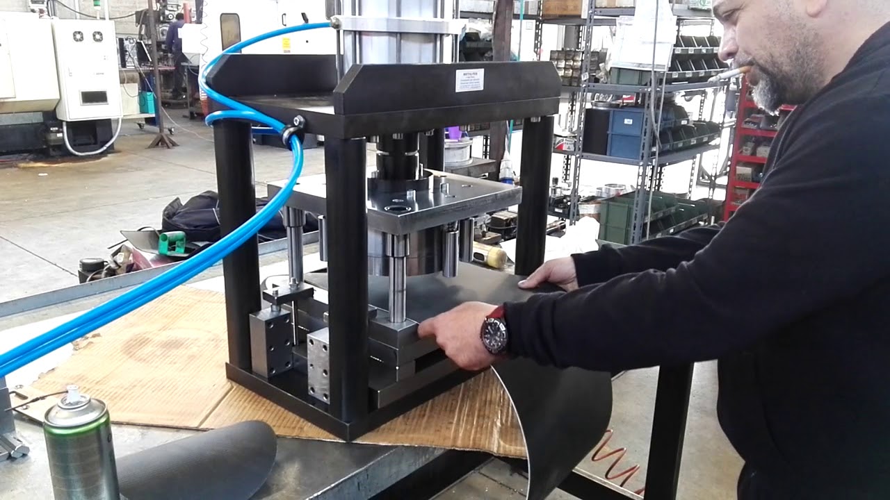 PUNZONATRICE PNEUMATICA PRESSA METALTEK