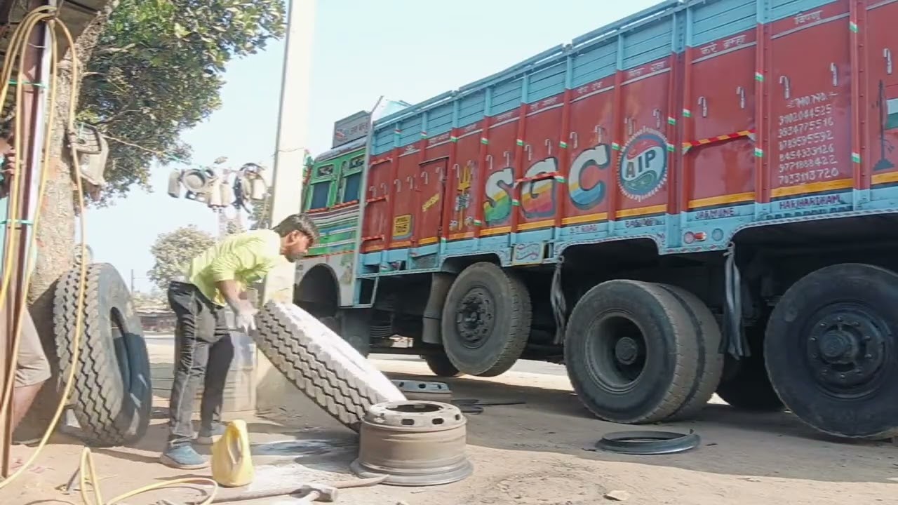 India Ka Number 1 MRF Steel muscle S1 M4 Plus 295/90 R 20 Truck New Tyre Fitting 🧑‍🔧#automobile🇮🇳