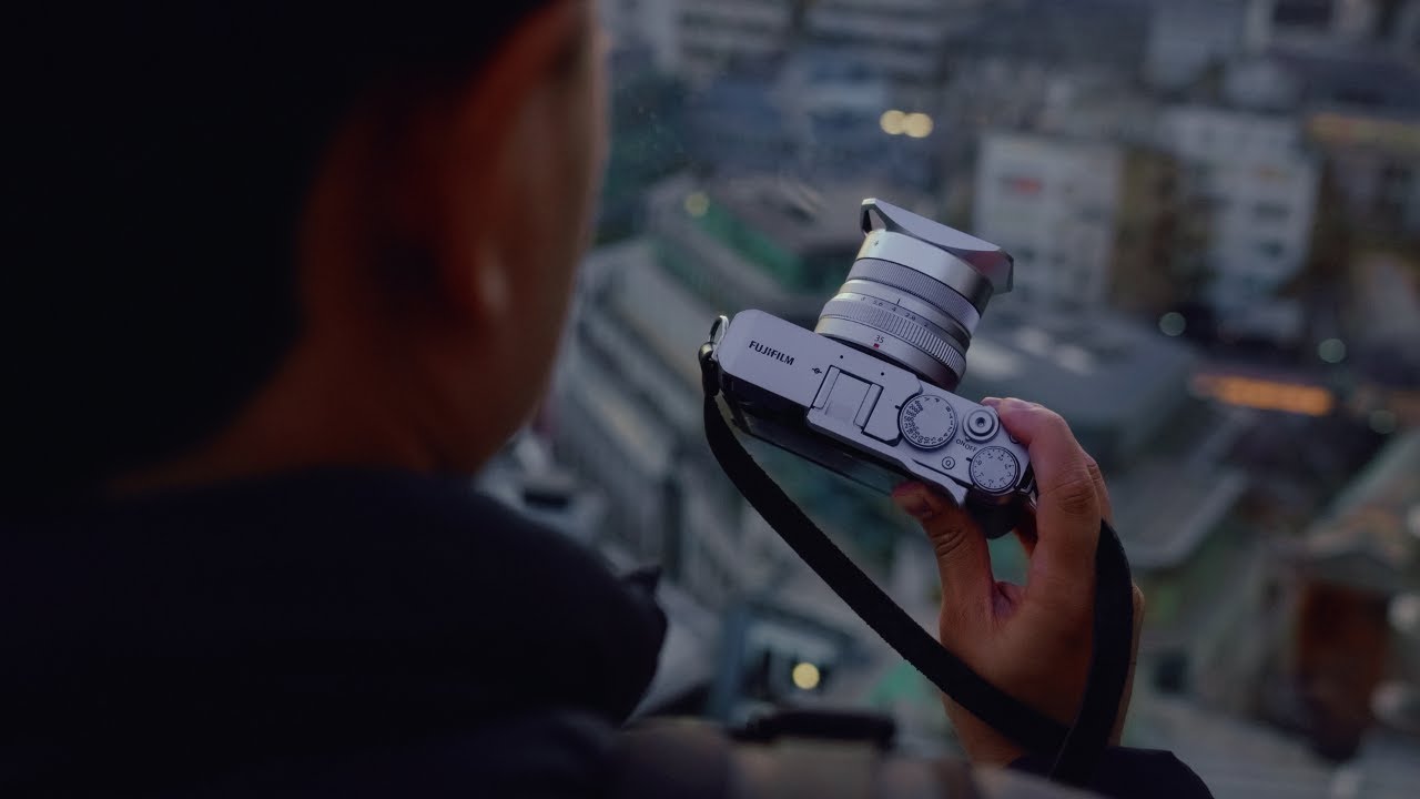 Fujifilm X100V or X-E4?