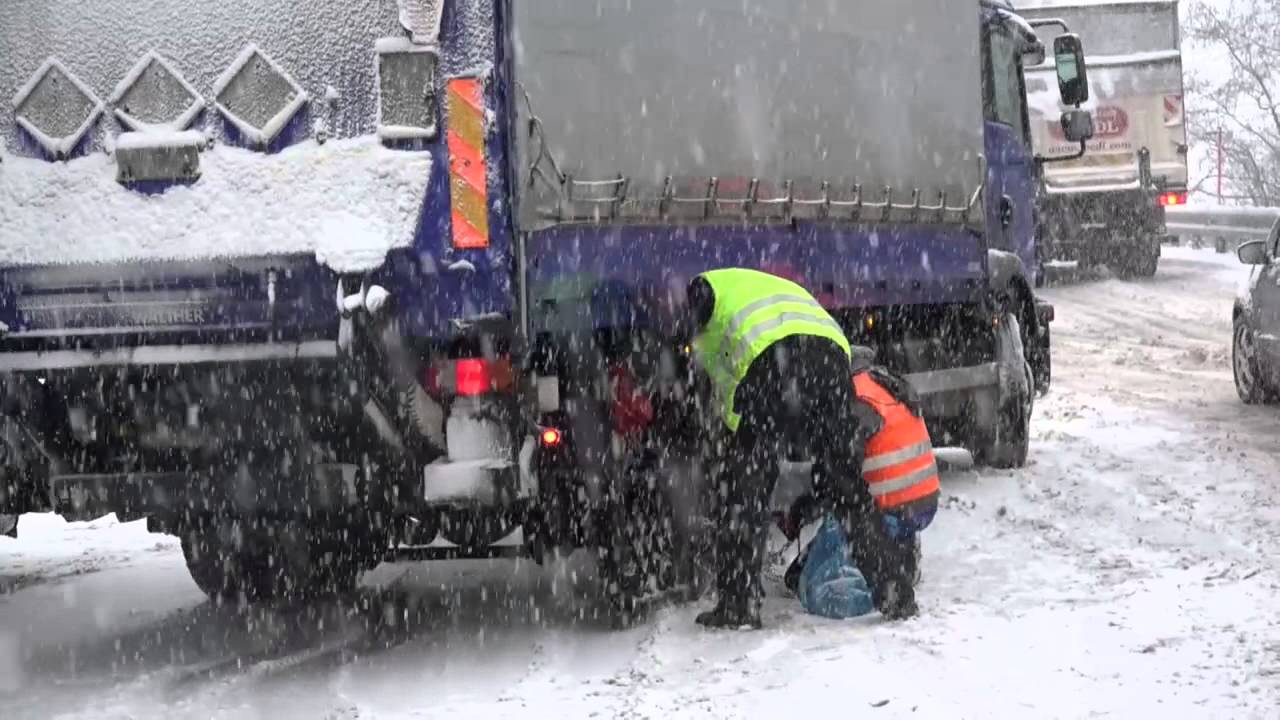 Schnee: Verkehrschaos auf der A1 bei Salzburg-Nord