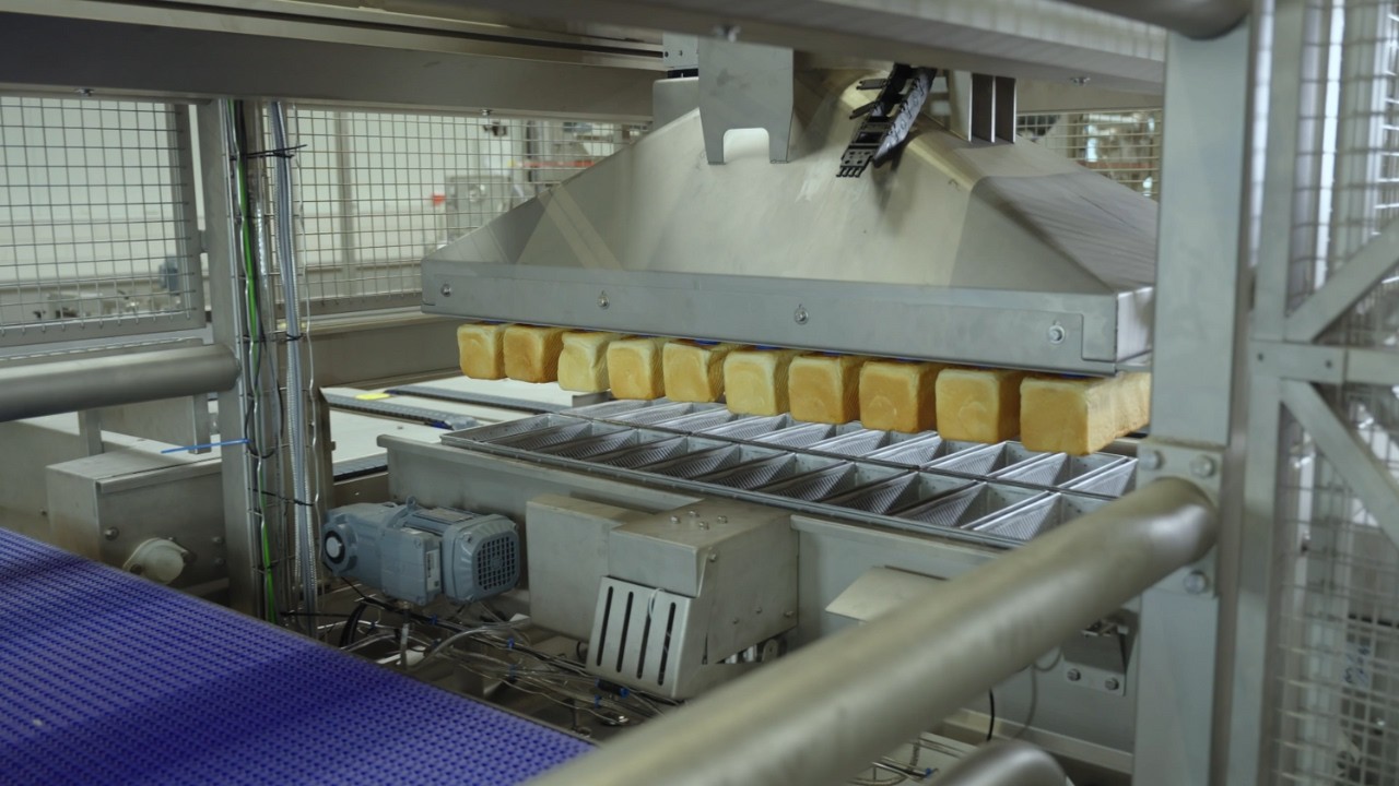 Gentle Depanning with Vacuum Technology | Verhoeven Bakery Equipment Family