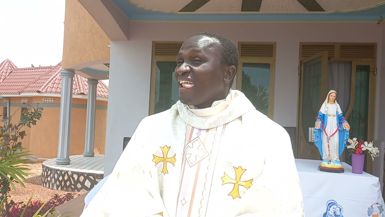 fr vincent kaboyi singing at Mass. nobuhirwa bwonka