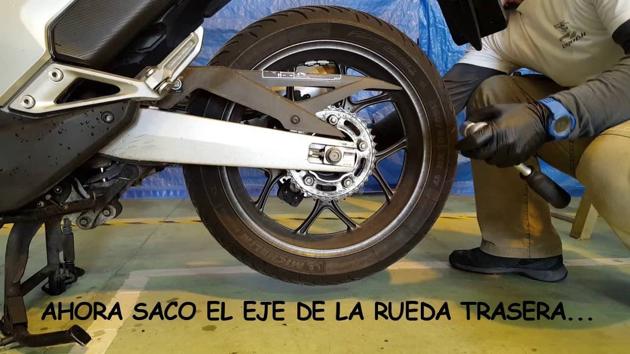 Cambio de cadena en Honda Integra 750
