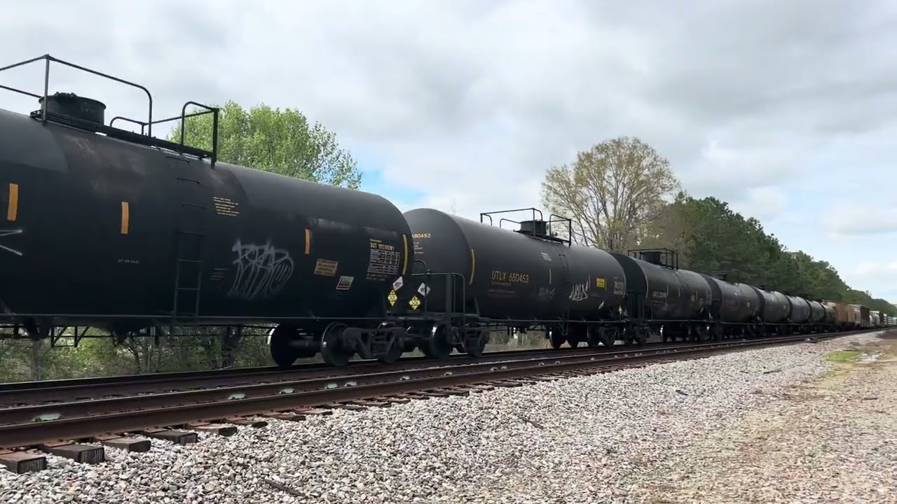 CSX 5336 Leads Long CSX M409-10 SB Manifest Train Departs Florence SC On Windy 🌬️ Cool Day